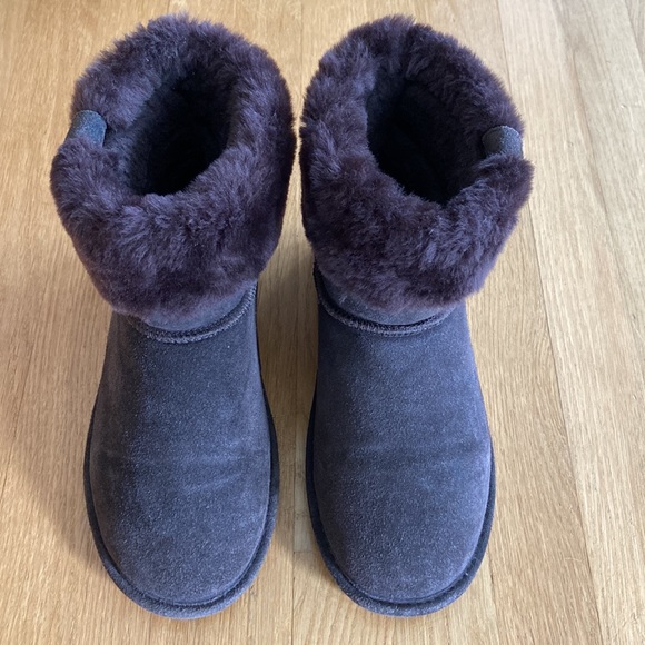 BearPaw Like New  “Abby” Chocolate Suede Boots - Picture 3 of 12